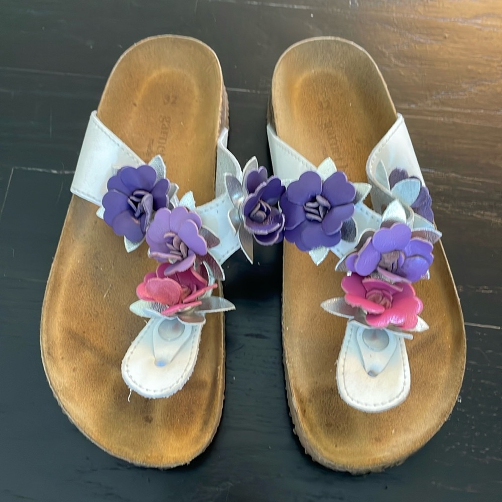 Great Condition Garnet Hill‎ Kids Leather Sandals with Flowers